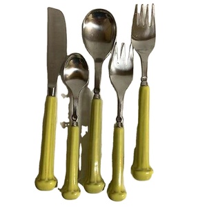 Juego de cubiertos de acero inoxidable de alta calidad con diseño de mango de cerámica Juego de cubiertos de lujo Royal Look para el hogar de la boda - Product Image 1