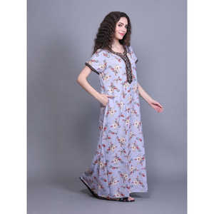 Conjunto de Bata de Novia Alpina Personalizable con Bolsillo Lateral, Bordado en el Escote, Manga Media, Tejido Suave y Cordón Ajustable (ODM) - Product Image 5