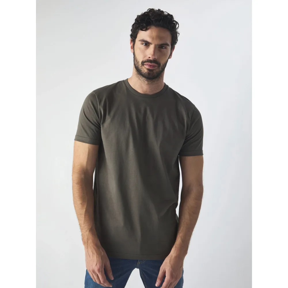 Noir, Gris foncé, Gris, Militaire, Marine, Blanc cassé, Blanc