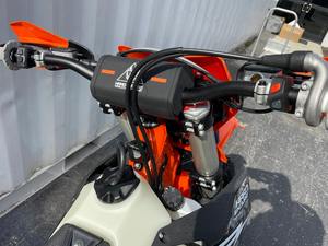 En Stock: Nuevas Motocicletas de Aventura KT/M 300 X.C-W Hard Enduro 2025 para Adultos, con 2 Años de Garantía, Disponibles para Pedidos al por Mayor - Product Image 4