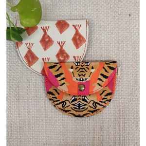 Mini Cartera con Estampado de Dibujos Animados Estilo Bohemio, con Cierre de Botón, 5 Pulgadas, Juego de 2 - Product Image 1