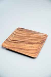 Plateau rond en acacia Assiette de service en bois Fabriqué à la main et durable Produit de qualité supérieure - Product Image 3