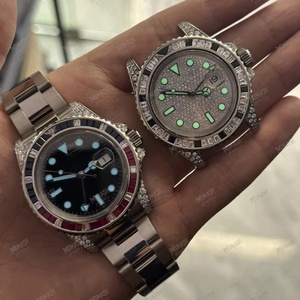 นาฬิกาหรูหราสีเงินสุดหรูพร้อมขอบเพชรที่หุ้มด้วยประกายการแสดงวันที่คลาสสิกและการออกแบบสร้อยข้อมือสแตนเลส - Product Image 4