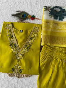 Conjunto de Kurti, Pantalón y Dupatta de Seda Romana Premium, Hecho a Mano, Estilo Tradicional, Largo hasta el Suelo, Corte Regular, Secado Rápido, para Todas las Temporadas - Product Image 2