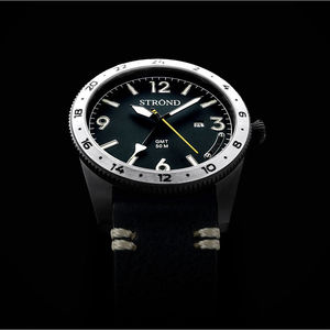Reloj Deportivo de Lujo SSC-101 24h GMT con Bisel de Acero Negro, Movimiento Ronda, Correa Luminosa de Nylon y Cuero Seiko Diver - Product Image 1