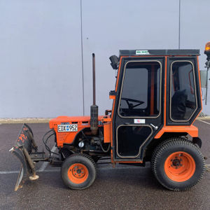 Tractor de Ruedas Kubota B7100 de 35HP, Maquinaria Agrícola con Componentes Centrales: Motor, Bomba de Engranajes, Caja de Cambios para Granjas - Product Image 1