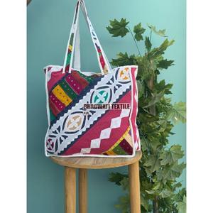 Sac fourre-tout en coton indien fait à la main pour femmes Design de travail Curt multicolore pour les achats d'été à la plage ou à l'épicerie - Product Image 6