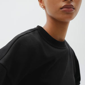 Color rojo sólido con jersey liso adornado Logotipo personalizado y diseños personalizados Sudaderas de mujer - Product Image 2