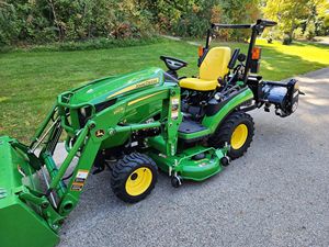 Tractor de un solo eje John Deere 1025R con retroexcavadora y cortacésped, motor Cummins de 22 HP, usado, con bomba de motor y caja de cambios para informes. - Product Image 2