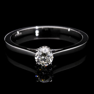 Bague de fiançailles solitaire minimaliste en or 14 carats avec diamant brillant rond naturel de 0,32CTW au design élégant et moderne - Product Image 2