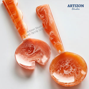 Ensemble de deux serveurs à salade en résine faits à la main avec finition nickelée, poignée en résine, excellente qualité pour servir - Product Image 1