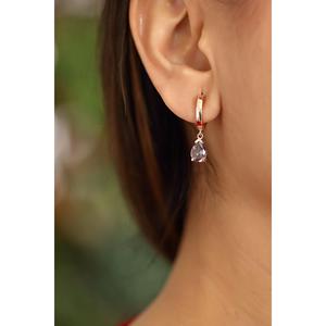 Pendientes Azuris Elegantes y Modernos de Plata de Ley 925 con Piedra Mística, Joyería Fina Hecha en Turquía - Product Image 1