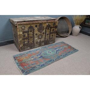 Alfombra Turca Vintage Pequeña de 1.5x3.8 pies, Alfombra de Lana con Diseño Floral Azul y Rojo - Product Image 1