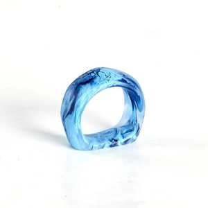 Servilleteros de acrílico hechos a mano con remolinos, brillos y acabados pintados a mano diseñados para mejorar el estilo de la comida y la Mesa - Product Image 4