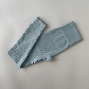 กางเกงโยคะเอวกลางผ้าริบสำหรับผู้หญิง กางเกงเลกกิ้งกีฬาไร้ตะเข็บ ยืดหยุ่น สวมใส่สบาย ระบายอากาศ แห้งเร็ว เหมาะสำหรับออกกำลังกาย - Product Image 5