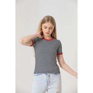 Camisetas de Mujer Topshow, Rayas Negras y Rojas, Producto al por Mayor - Product Image 2
