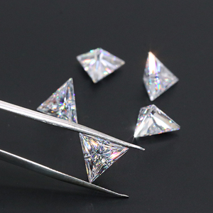 Synthétique 2.01 Ct Blanc VVS1 Clarté Ronde Trillion Cut Certifié Laboratoire Cultivé HPHT Diamant IGI Graded Jewelry - Product Image 6