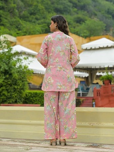 Ensemble rose 2 pièces Kurti et short imprimé floral été décontracté en coton longueur cheville respirant sur mesure ODM - Product Image 2