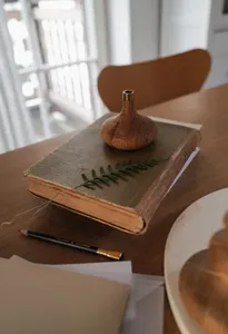 Le bougeoir en bois de luxe ajoute une touche sophistiquée, rustique, confortable et élégante aux espaces de salon et de salle à manger - Product Image 6