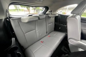 Utilizado cuidadosamente 2023 Toy o ta Hi GH La n d er 4WD/2WD SUV de 7 asientos - Product Image 4