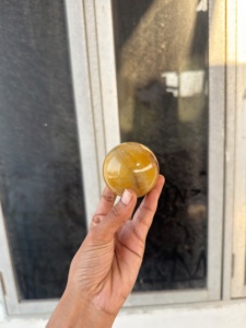 Boule de cristal d'aventurine jaune naturelle, sphère de pierre précieuse polie pour la méditation, décoration intérieure, fournisseur en gros - Product Image 3