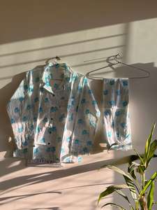 Femmes luxe respirant à manches longues 100% coton biologique Sexy décontracté nuit costume Turquoise imprimé fleuri col en V doux pyjama ensemble - Product Image 4