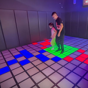 Jeu de sol interactif de projection personnalisable pour enfants, idéal pour les centres commerciaux, les aires de jeux intérieures et les divertissements familiaux (OEM) - Product Image 1