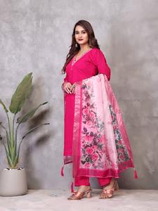 Ensemble Kurti Pant et Dupatta en soie romaine de qualité supérieure avec travail manuel Vêtement décontracté Kurta Pant à prix abordable - Product Image 3