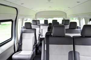 Toyota HiAce GL Usada, Autobús de 15 Plazas con Techo Alto, Modelo 2020/2024, 100% en Perfecto Estado, Sin Accidentes - Product Image 5