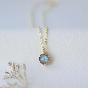 Collier à pendentif en pierre précieuse Labradorite naturelle faite à la main fil plaqué or enroulé pour fiançailles ou cadeau d'anniversaire pour elle - Product Image 5