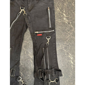 Pantalon noir HIGH Gothic Grunge avec chaînes, bretelles et fermetures éclair, coupe slim pour femmes, 2026 - Product Image 5
