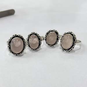 Type de pierre naturelle Quartz rose Anneaux de pierres semi-précieuses Anneaux de pierres précieuses réglables à base de métal - Product Image 2