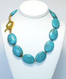 Colliers uniques en résine avec Pantone Mélanges d'aspect antique et motifs artistiques en émail Bijoux faits à la main pour femmes - Product Image 5