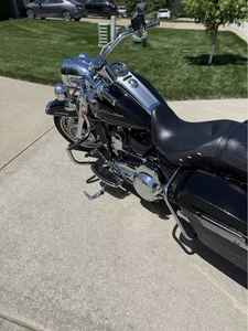 Motocicleta Usada Harley-Davidson Road King FLHR Cruiser 2011, PowerBalance ChromeComfort Endurance TouringCommand Precision - Product Image 3