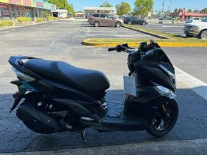 Scooter Urbain Électrique/à Injection Électronique DC SUPER PREMIUM 14 200i Monocylindre pour Trajets Urbains Origine États-Unis - Product Image 2