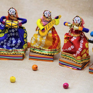 Matériau recyclé Musicien Rajasthani Bawla Marionnettes Idol 11x28 cm Multicolore, 5 Pièces (Marionnettes Féminines) - Product Image 1