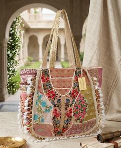 Bolso Tote de Lona Bordado Vintage para Mujer con Cierre de Cremallera, Cadena y Adornos Metálicos Dorados con Correa Trenzada y Borlas Laterales - Product Image 4