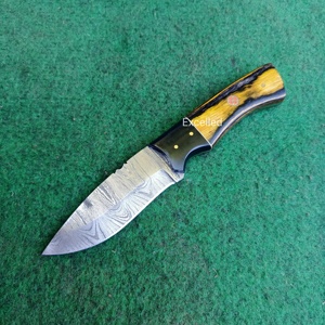 Couteau de chasse en acier Damas de haute qualité fait à la main personnalisé avec manche en bois Pakka et résine avec étui en cuir - Product Image 3