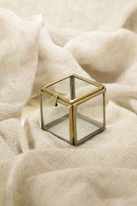 Joyero de cristal metálico de diseño inspirado en antigüedades único con detalles de metal Premium adecuado para ocasiones especiales - Product Image 4