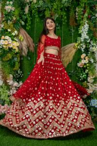 Ensemble lehenga rouge de haute qualité pour les mariées indiennes, paillettes brodées avec dupatta, offert pas cher au prix de gros en vrac. - Product Image 3