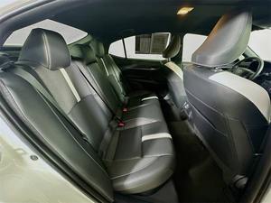 Usado cuidadosamente 2025 Toyota Camry SE 4dr Sedan (2.5L 4cyl gas/eléctrico híbrido CVT) - Product Image 3