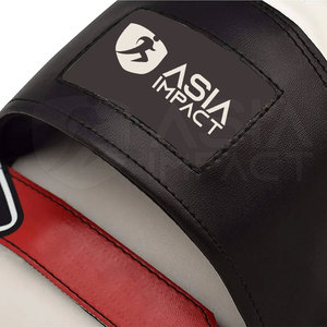 Almohadillas de entrenamiento ligeras con costuras reforzadas y acolchado extra grueso para un rendimiento duradero - Product Image 5