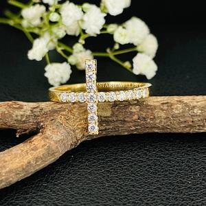 Anillo de Cruz Cristiana de Oro Sólido de 14K con Diamantes Naturales, Regalo Religioso para Mujer - Product Image 1