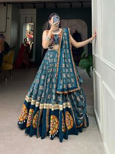 El último diseñador Pure Rayon Printed Gamthi Work Lehenga Choli Ropa india y pakistaní de Fab Zone - Product Image 5