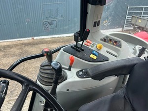 Massey Ferguson 5455 con cargador Massey 875. Bombas hidráulicas gemelas de lanzadera eléctrica - Product Image 4