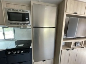 Remolque de Campamento Usado Winnebago M-i-n-n-i-e 2801BHS 2024 en Venta para Campamento y Viajes - Product Image 2