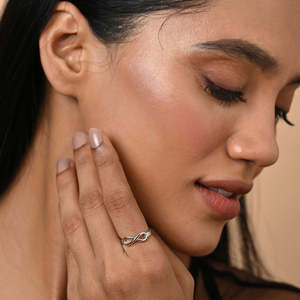 Anillos de Plata de Ley 925 de Primera Calidad para Mujer, Estilo Geométrico y Romántico con Baño de Rodio, Diseño Numérico con Incrustaciones de Circonio - Product Image 3
