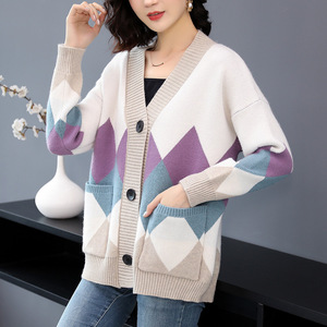 Cardigan élégant en mohair tricoté patchwork respirant avec manches raglan et col en V profond, décoration boutonnée pour le printemps - Product Image 4