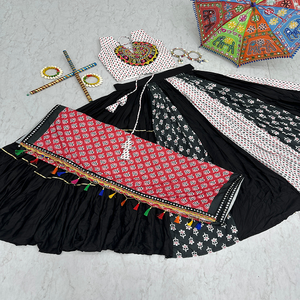 Ensemble Lehenga Choli en pur coton pour femmes, tenue ethnique pour le festival Navratri, travail traditionnel de miroirs, orné à la main, ghagra évasé - Product Image 5