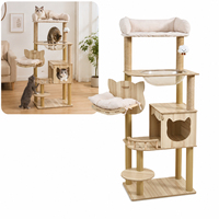 Arbre à chat moderne multi-niveaux en bois avec griffoir en sisal, hamac transparent et perchoir rembourré pour chats d'intérieur